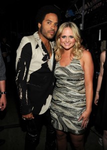 music-cmt-music-awards-2013-ceremony-15 lenny kravitz and miranda lambert