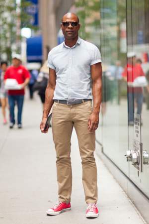 khakis-red-shoes