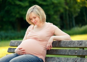 Stay Stylish While Pregnant With These 8 Tips