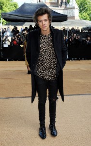 harry-styles-leopard-print-shirt-burberry-prorsum-lfw-spring-2014-h724