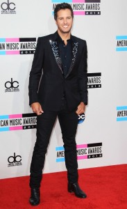 luke-bryan-2013-american-music-awards-03