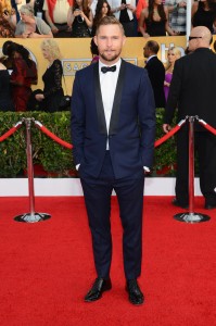 unusual blue tuxedo at sag awards