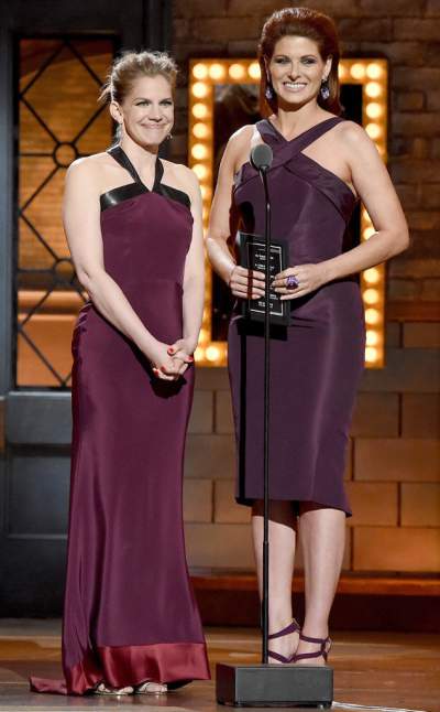 Anna-Chlumsky-Debra-Messing